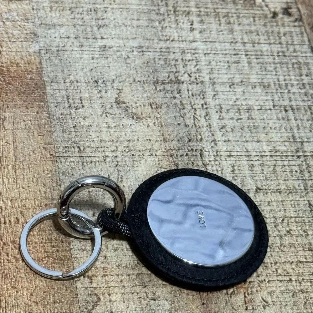 Lululemon Logo Keychain - Picture 7 of 9